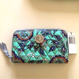 Vera Bradley RFID Turnlock Wallet Fan Flowers NWT